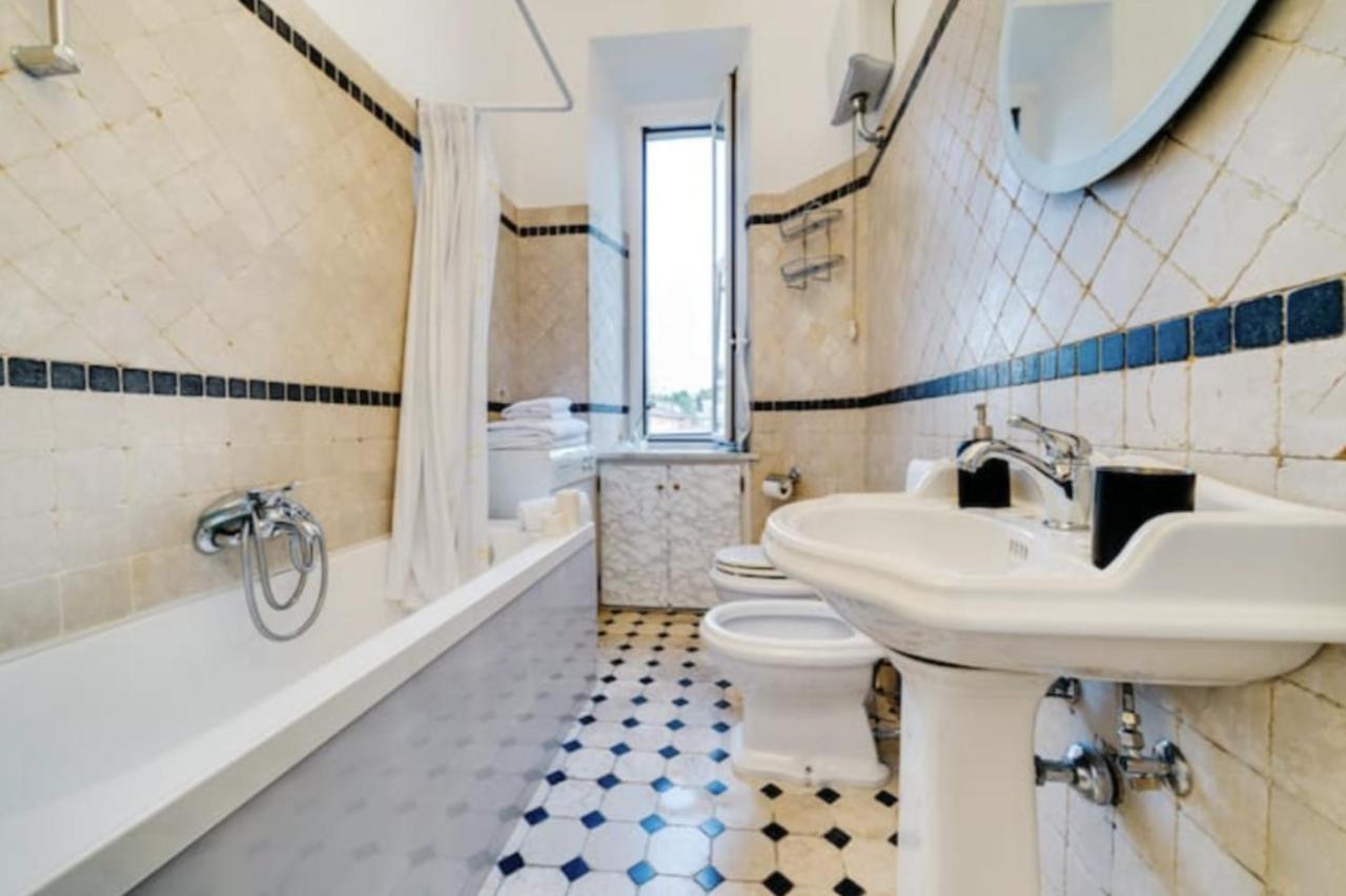 Sunny Flat In Elegant Building Close To Colosseum Roma Exterior foto