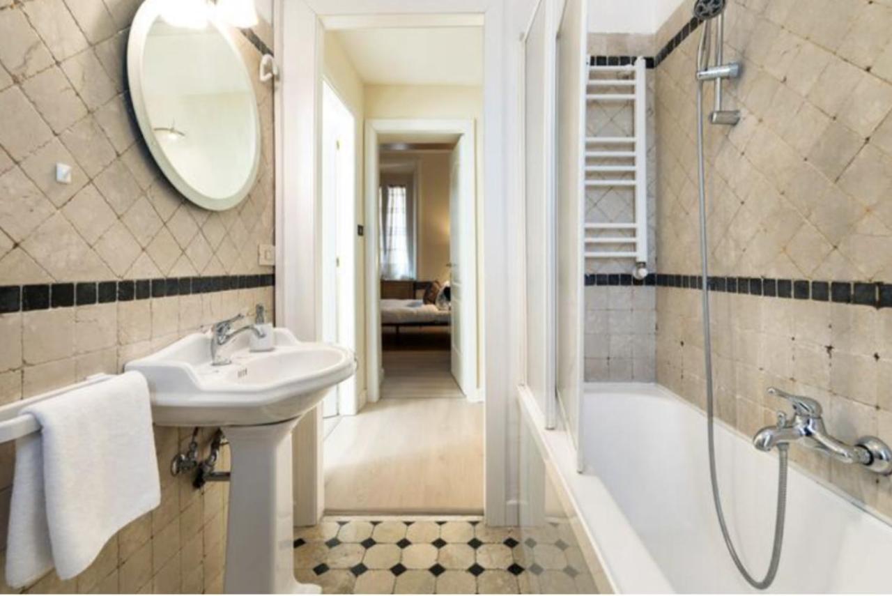 Sunny Flat In Elegant Building Close To Colosseum Roma Exterior foto